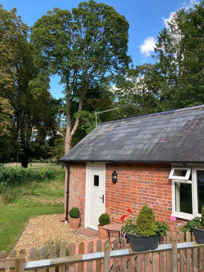 Hunters Moon B&B Tidworth Esterno foto