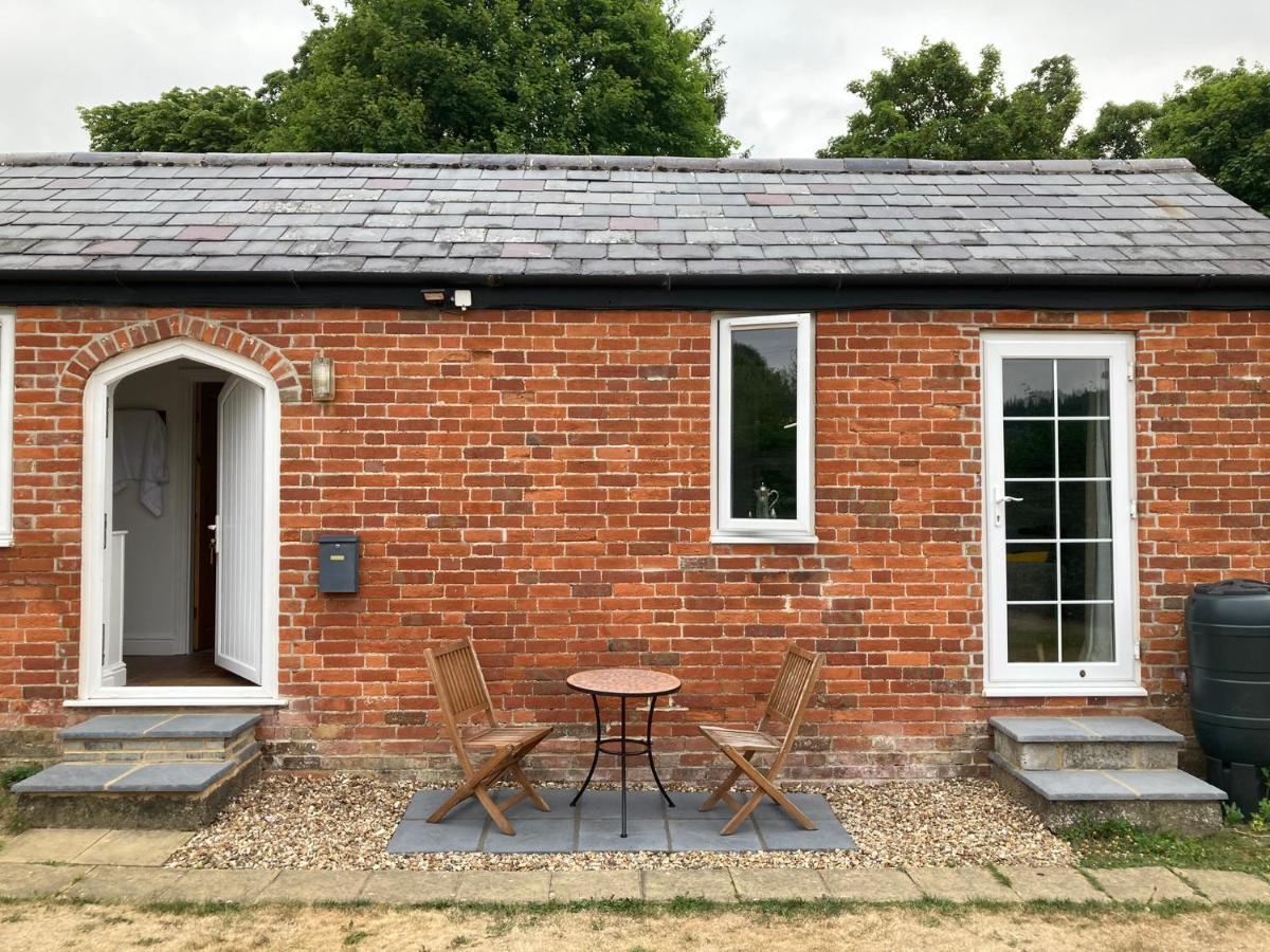 Hunters Moon B&B Tidworth Esterno foto